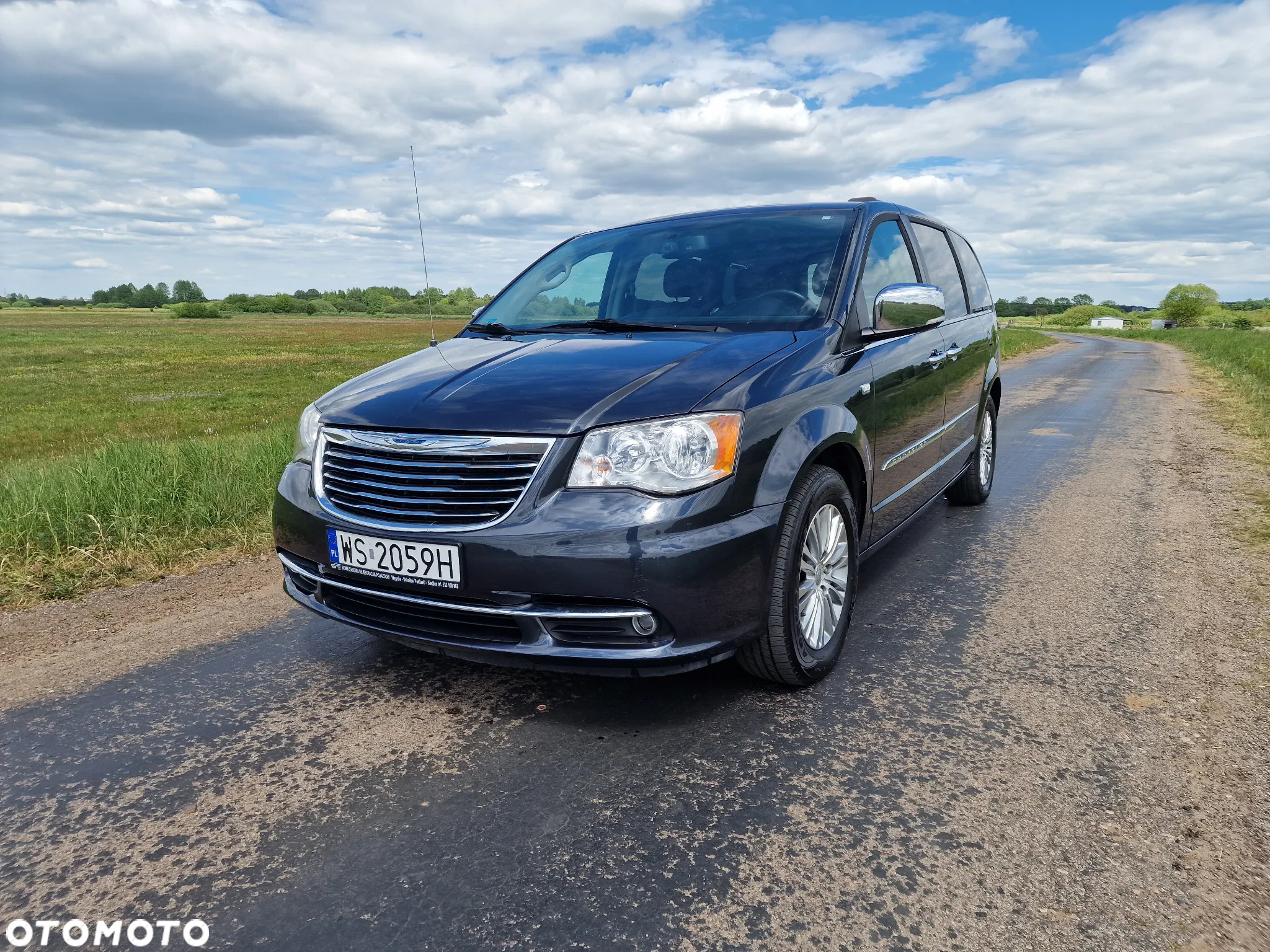 Chrysler Town & Country 3.6 Limited - 19