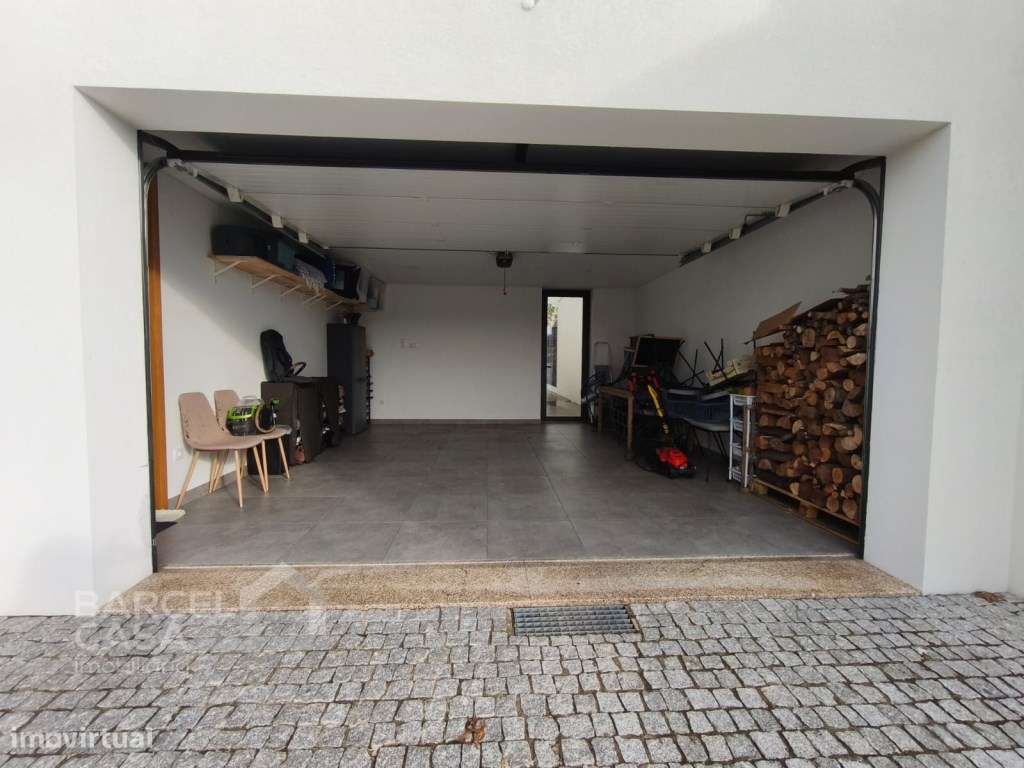 Oportunidade Única: Moradia T3 Térrea Semi-Nova em Manhente!-21