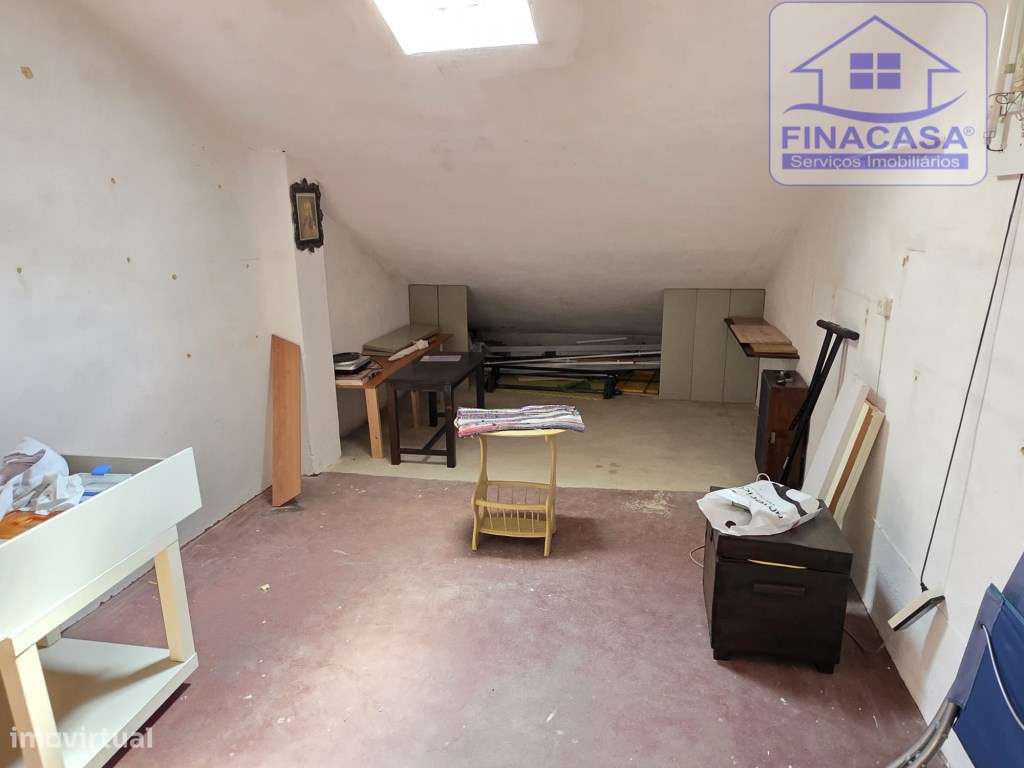 Apartamento T4 com boas áreas e excelente localização - Montalvão(S...-25