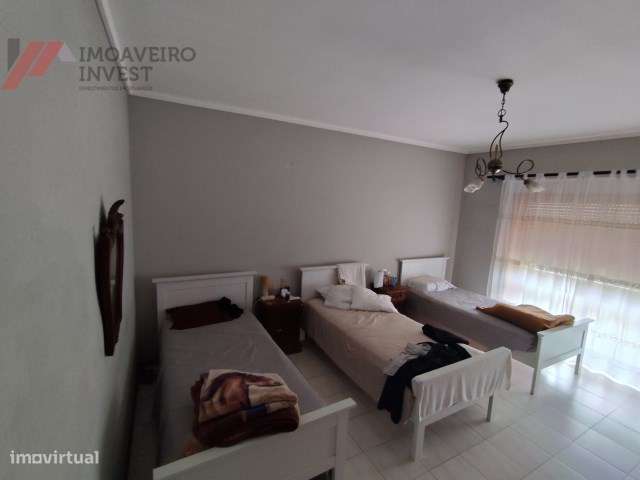 Moradia Bifamiliar T6 com Excelentes Áreas e Conforto-20