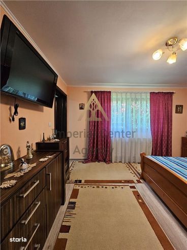 PROPRIETATE DE VANZARE in Sl&#259;nic Moldova cu 2 case pe teren de 2.-17