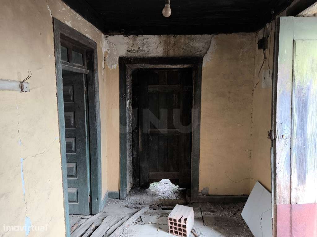 Casa antiga, em pedra, para recuperar.-12