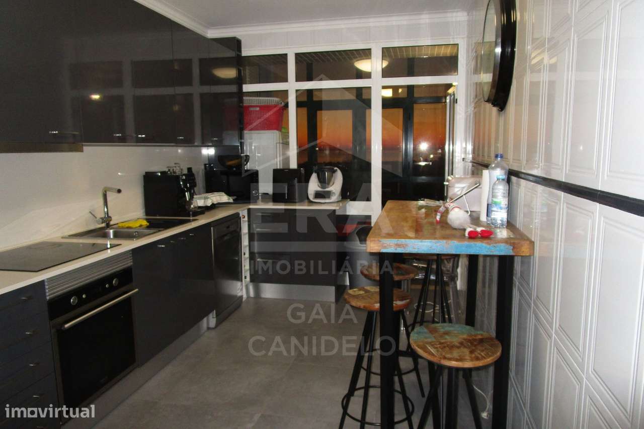 T3 com Vista Mar em Localização Privilegiada!-5