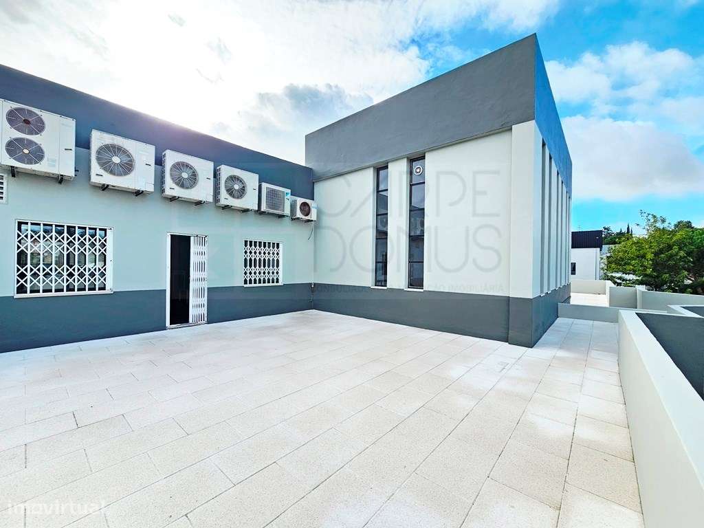 Espaçoso e funcional escritório com 600m2, em Carnaxide, Oeiras-49