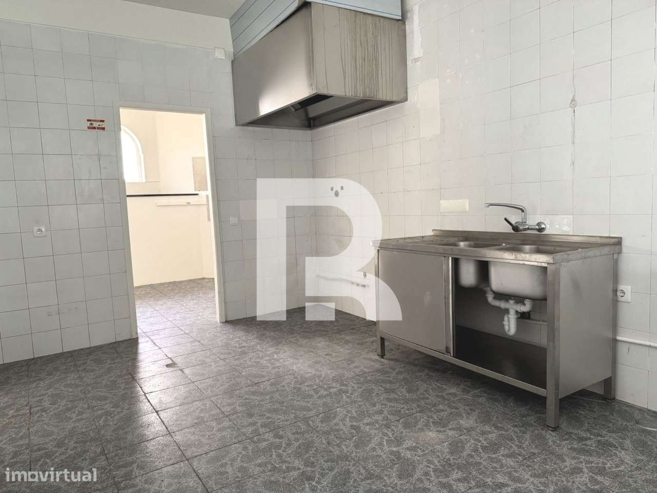 Restaurante / Bar na Praia das Maçãs, Sintra - Grande imagem: 5/14