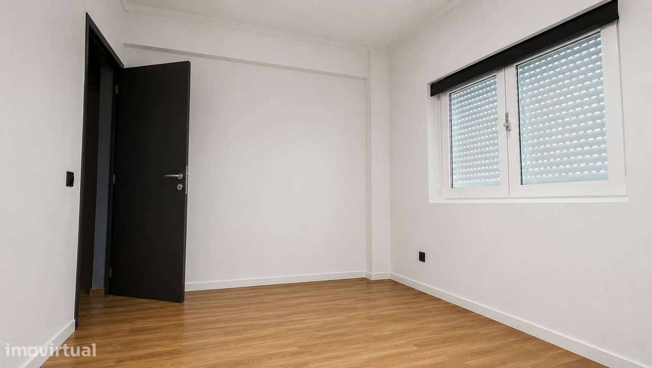 Apartamento T3 com Terraço Amplo e Exposição Solar na Ramada-14
