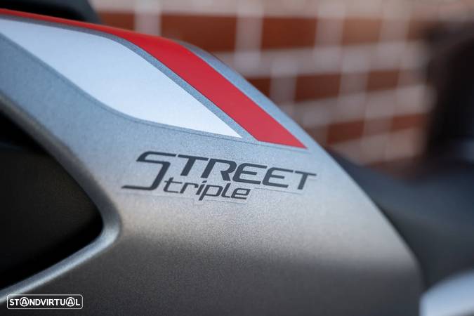 Triumph Street Triple - 12