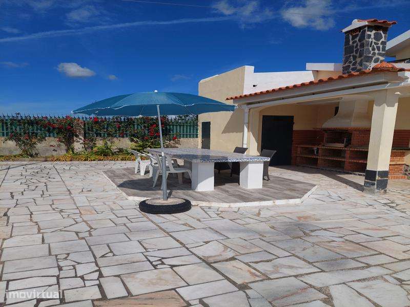 Excelente Quintinha em Lote de 1960 m2, com construção de 300 m2-41