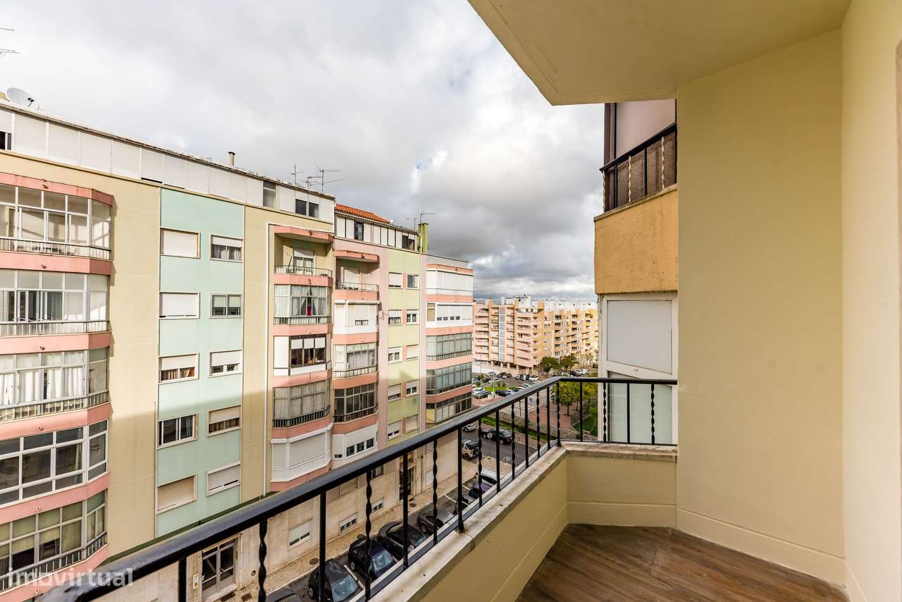 T2 Amadora | Totalmente Remodelado | Varanda-15