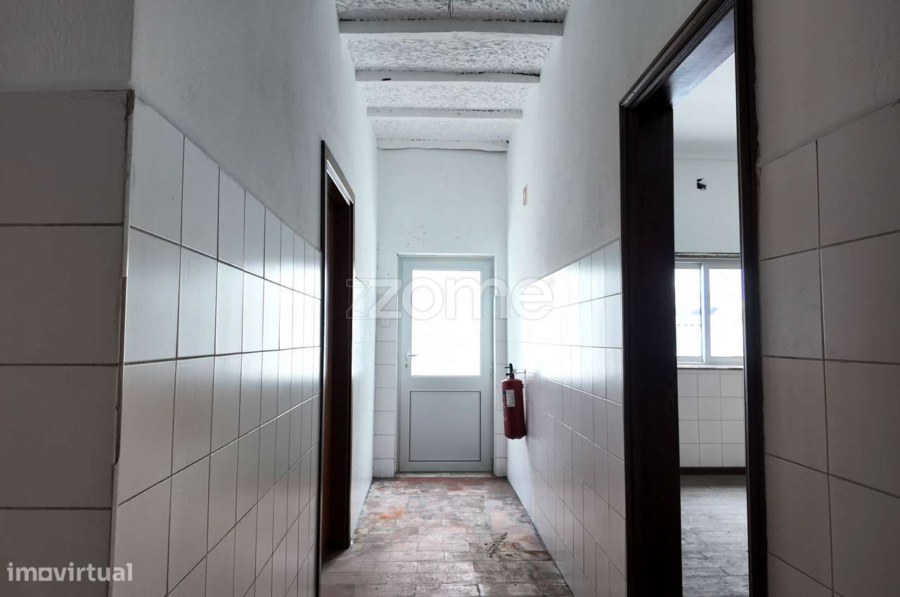 Propriedade de Grande Dimensão com Habitação e Área Industrial-17