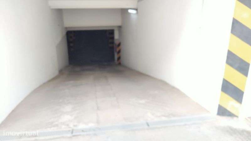 VENDO Garagem Box p 1 carro em condomínio protegido - Grande imagem: 4/8