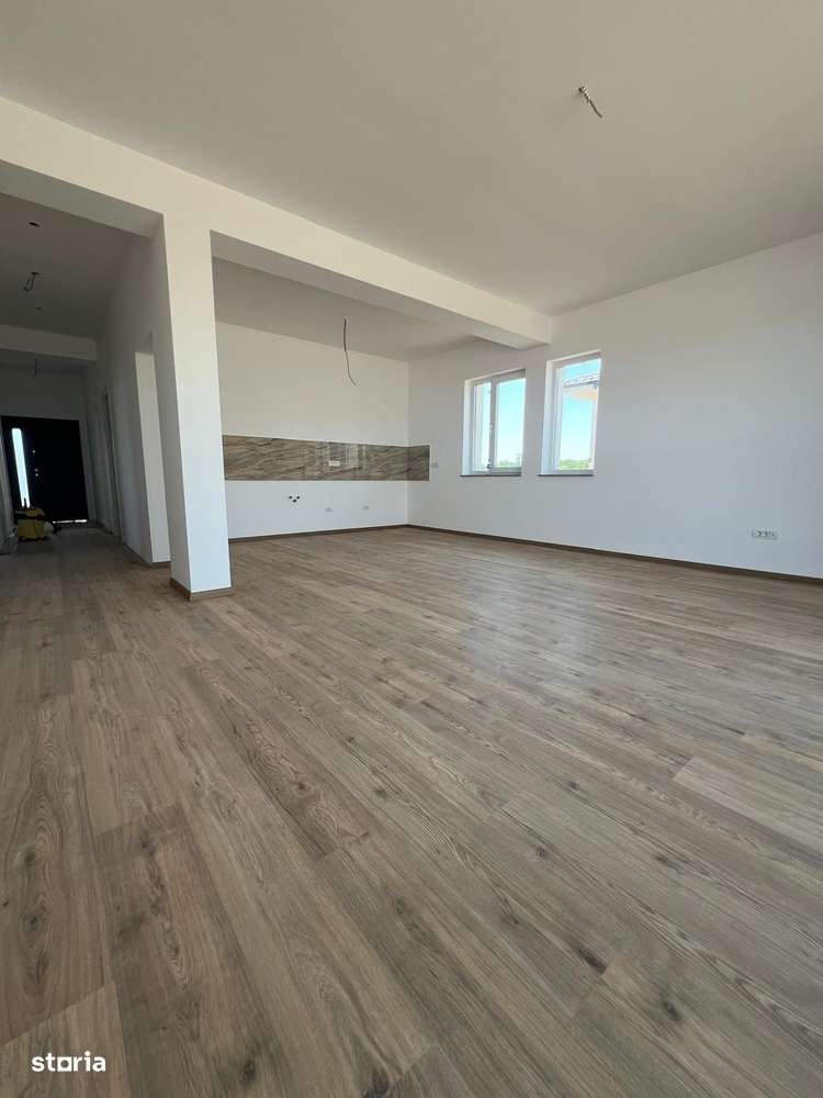 Casa parter Tunari 5 camere curte 500m2, UTILITATI, zona buna - Imagine principală: 4/8