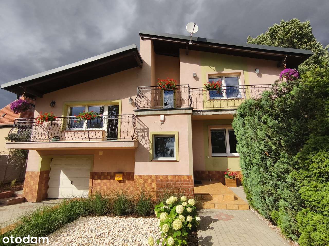 Dom na sprzedaż, 4 pokoje, 198 m², Bielawa