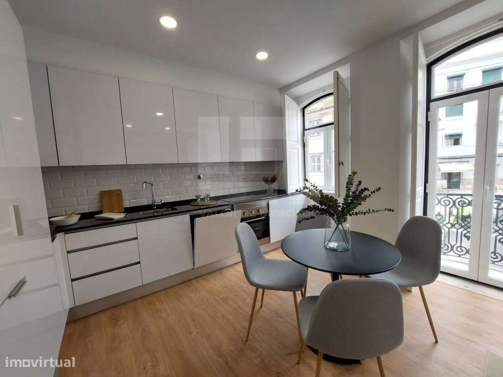 Apartamento T2 recuperado 1 andar, vista de rio, próximo do Panteão... - Grande imagem: 2/16