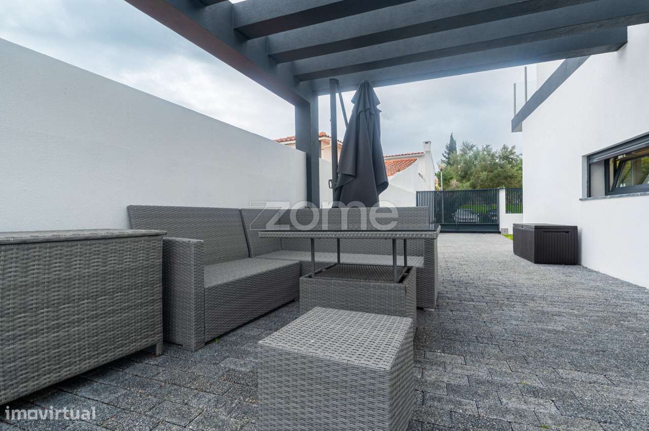 Moradia Isolada T3 com Piscina em Cascais-5