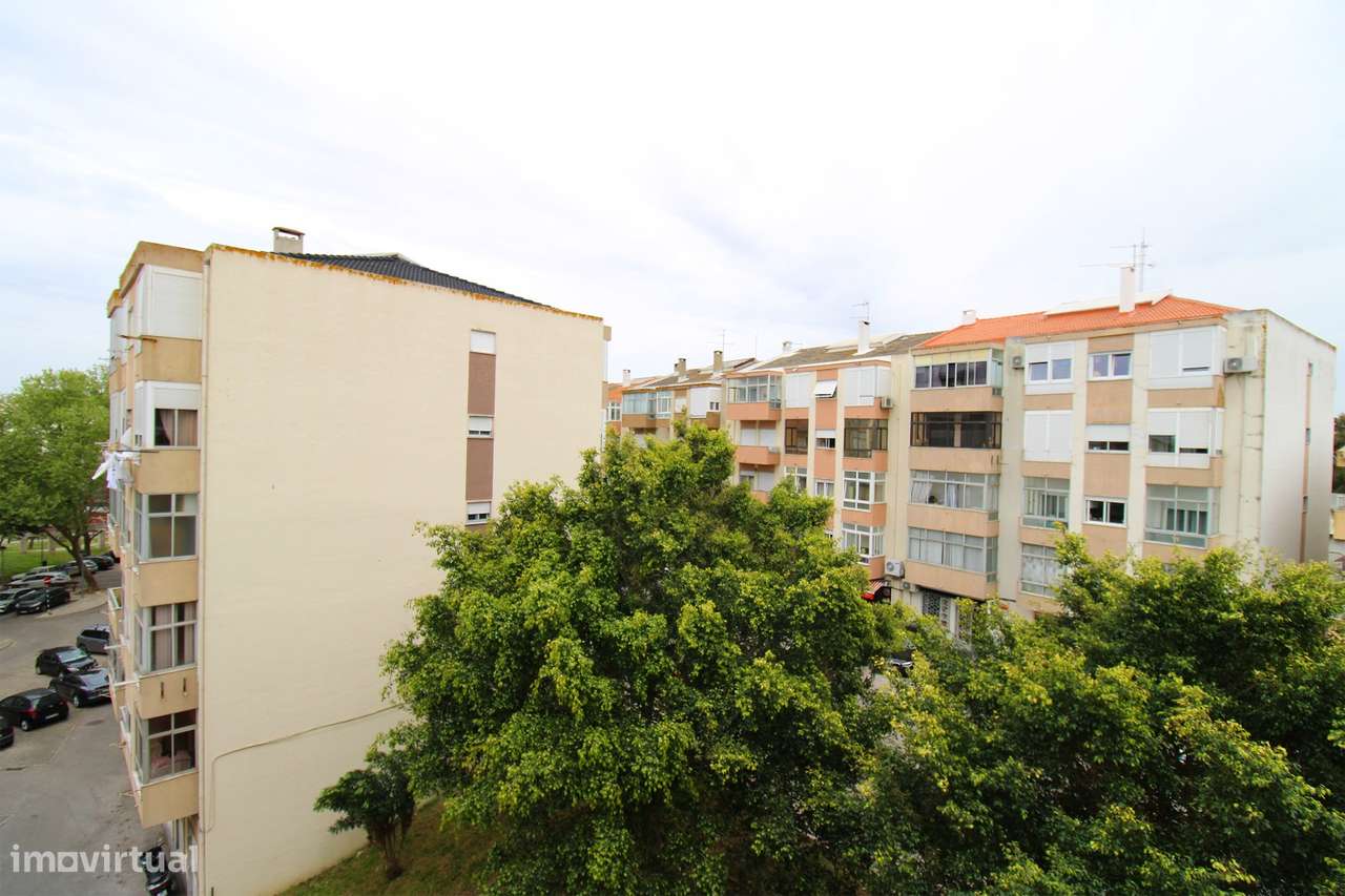 Apartamento T3 Torre da Marinha-10