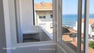 Apartamento T2+1 com varanda e vista de mar, na Foz, Porto