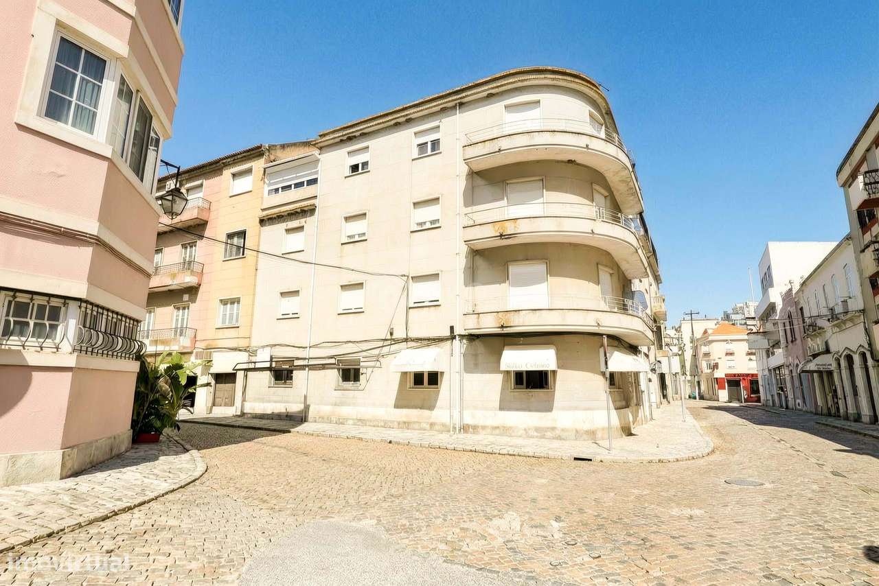APARTAMENTO T3 REMODELADO | CENTRO DE VILA FRANCA DE XIRA-34