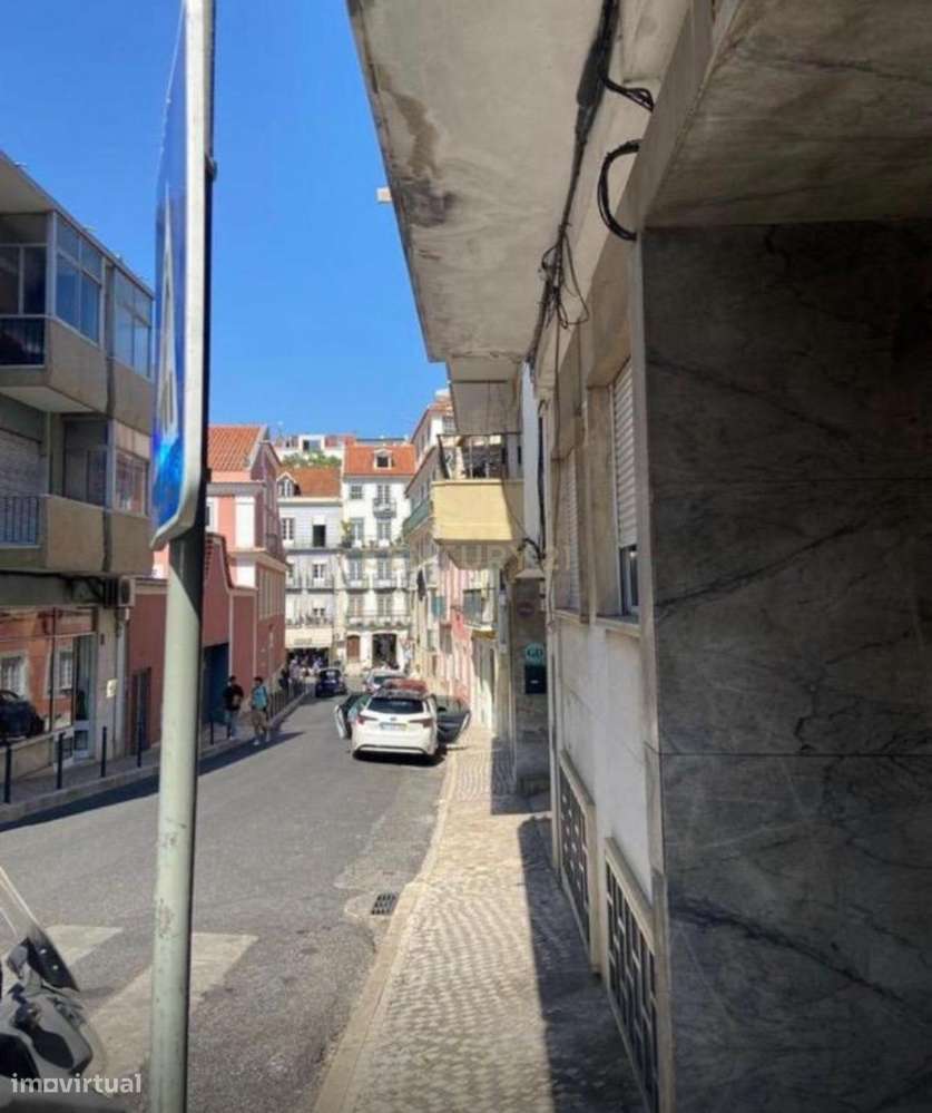 Apartamento T3 + 1 com Licença de Alojamento Local – Estrela/Campo de-31