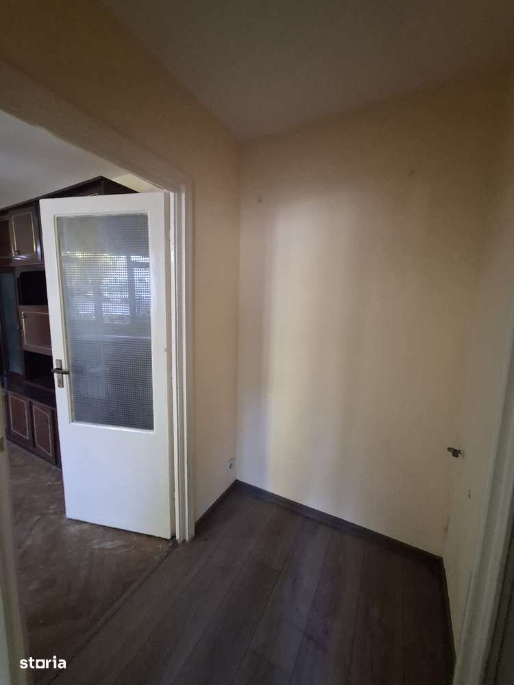 Str. G. Cosbuc (zona scolii 11) – apartament 2 camere, balcon inchis - Imagine principală: 4/6