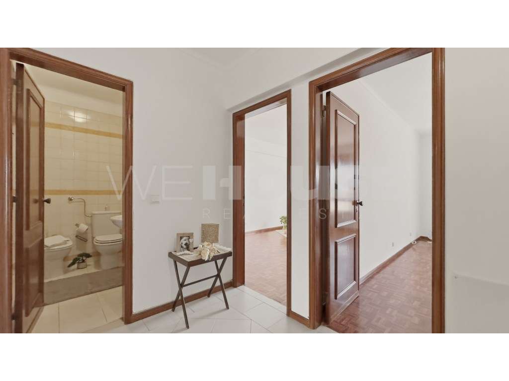 Apartamento T2 com Excelente Área e Vista Desafogada para Monsanto ...-16