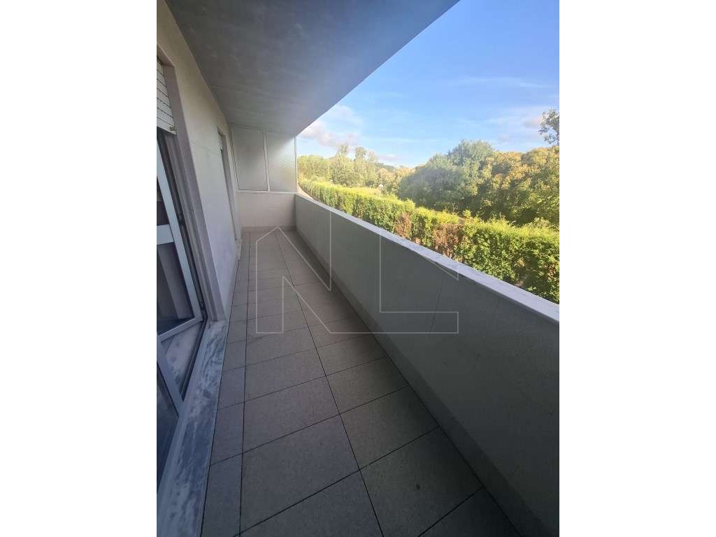 Apartamento T1 à Venda na Curia-5