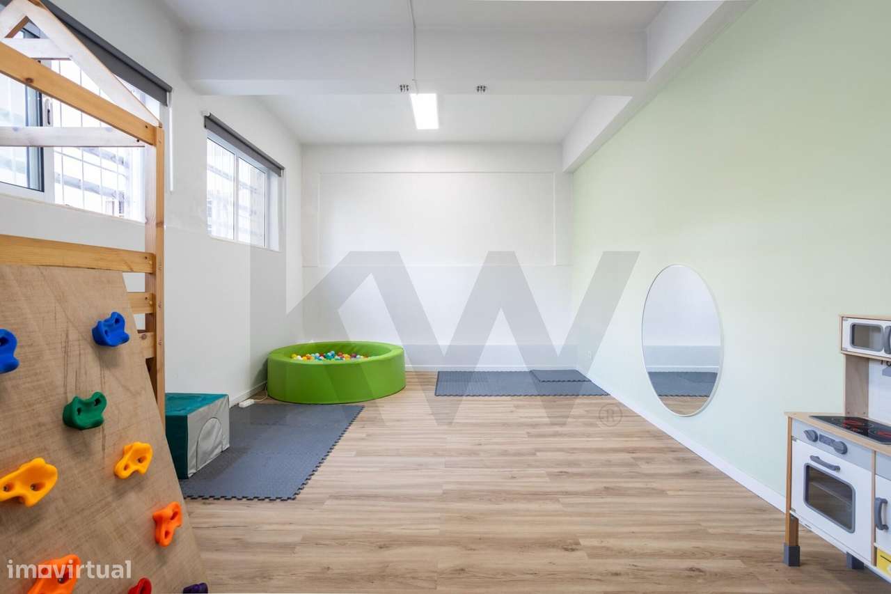 Espaço comercial na Cova Piedade com 166 m2 e Forte Potencial de Rendi-15