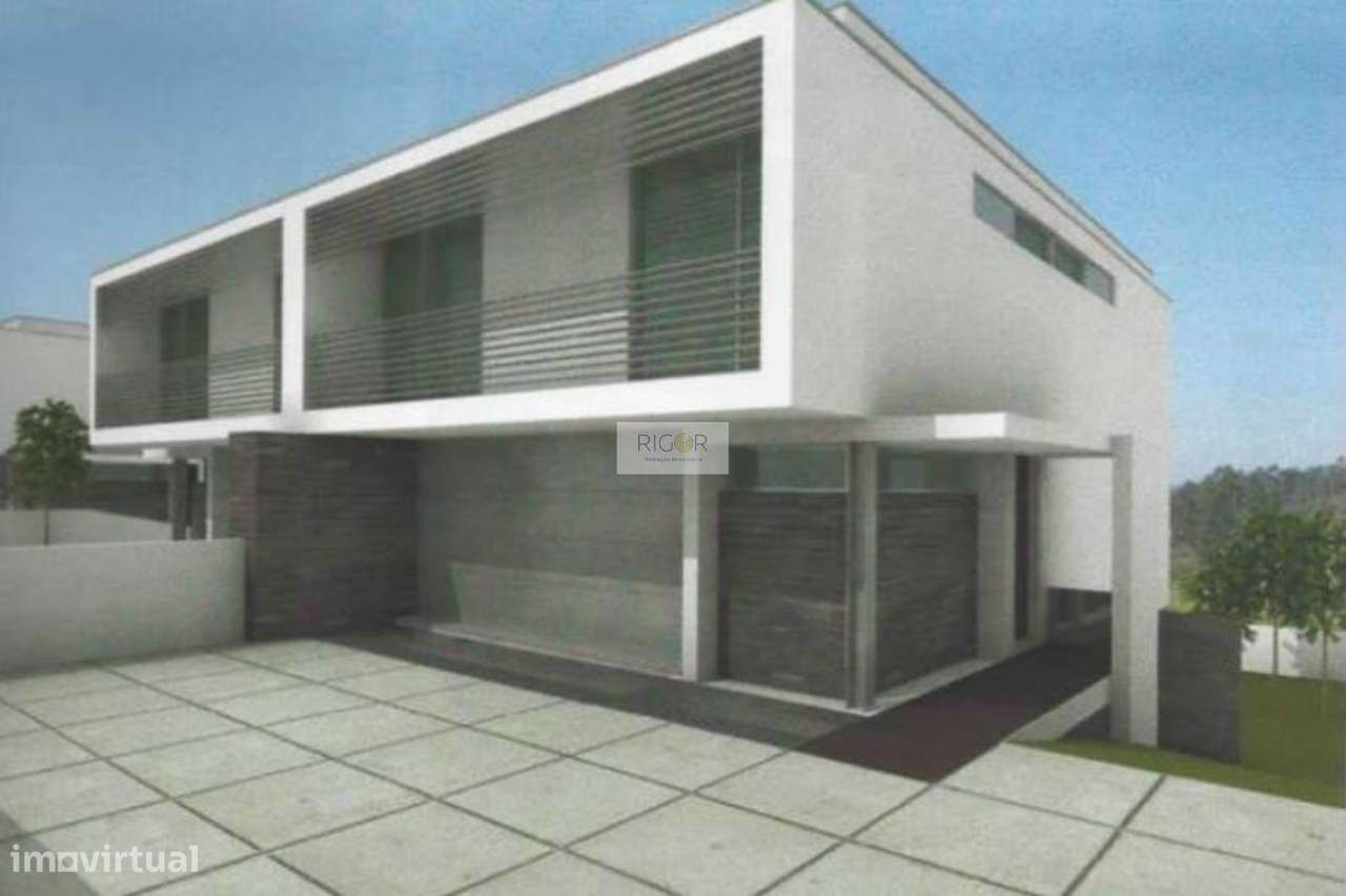 Terreno de 592m2 com viabilidade de construção de moradia T4 de 4 fren - Grande imagem: 2/7