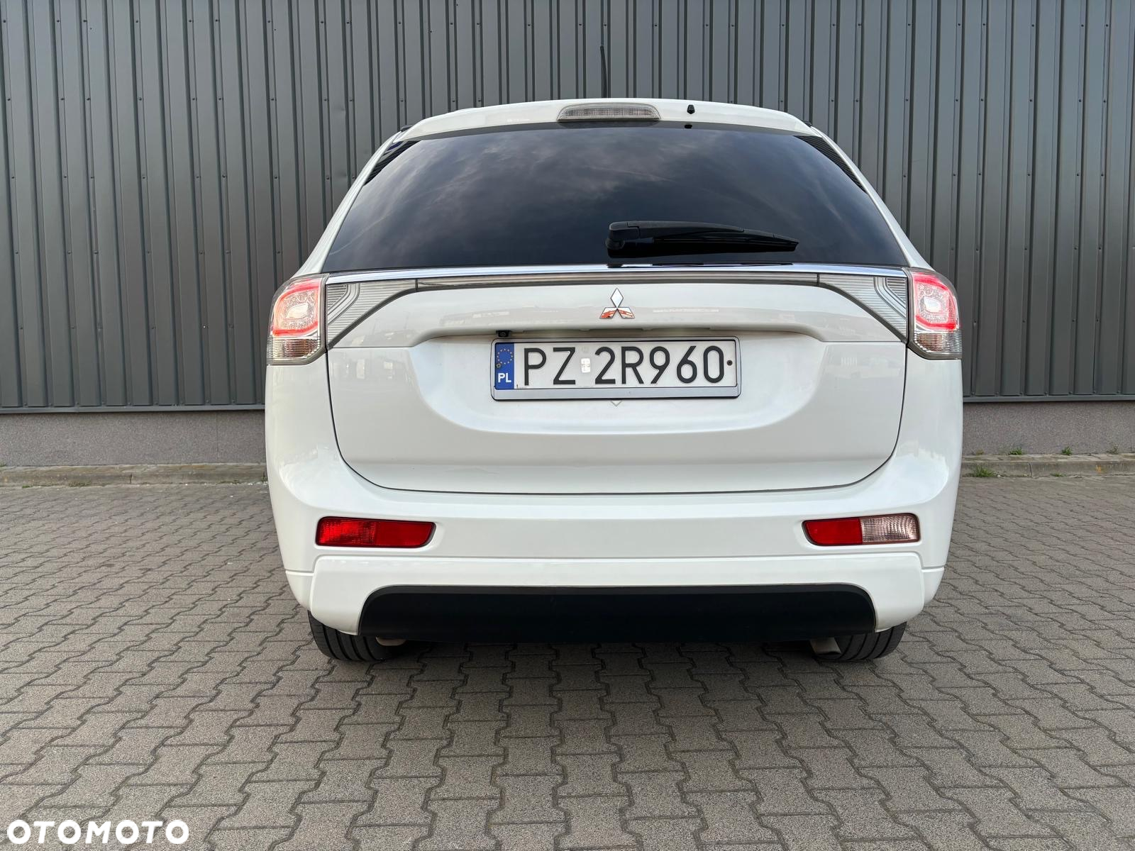 Mitsubishi Outlander 2.0 4WD Plug-In Hybrid - 4