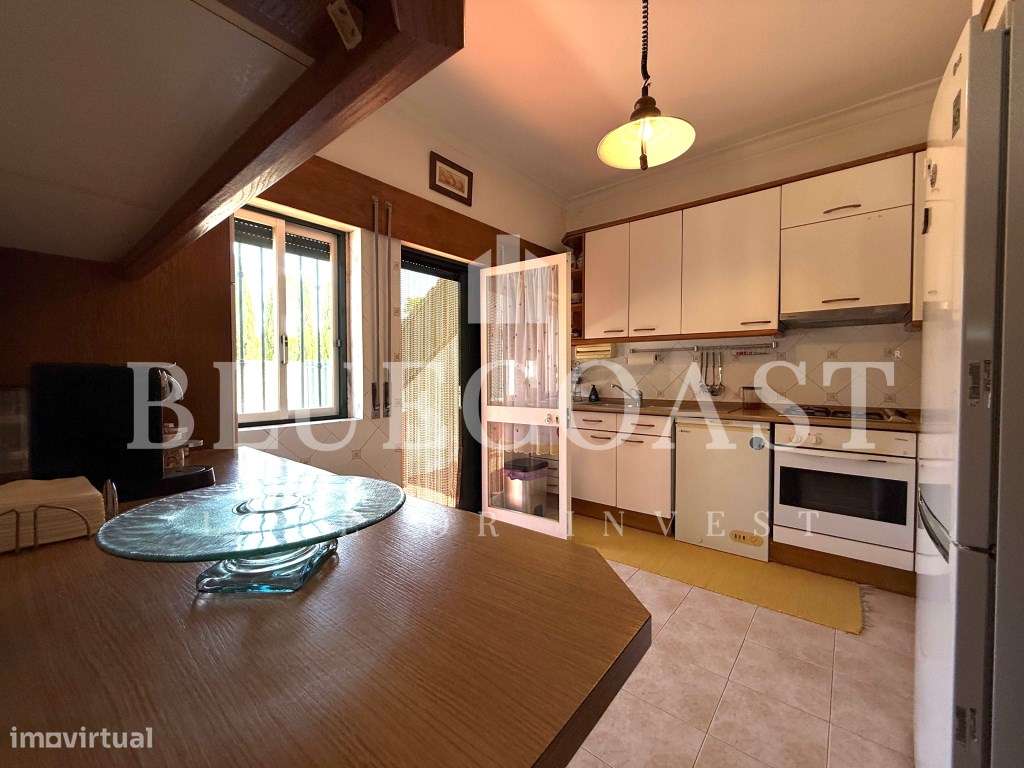 Moradia V4 com 3 Pisos - Espaço e Conforto-11