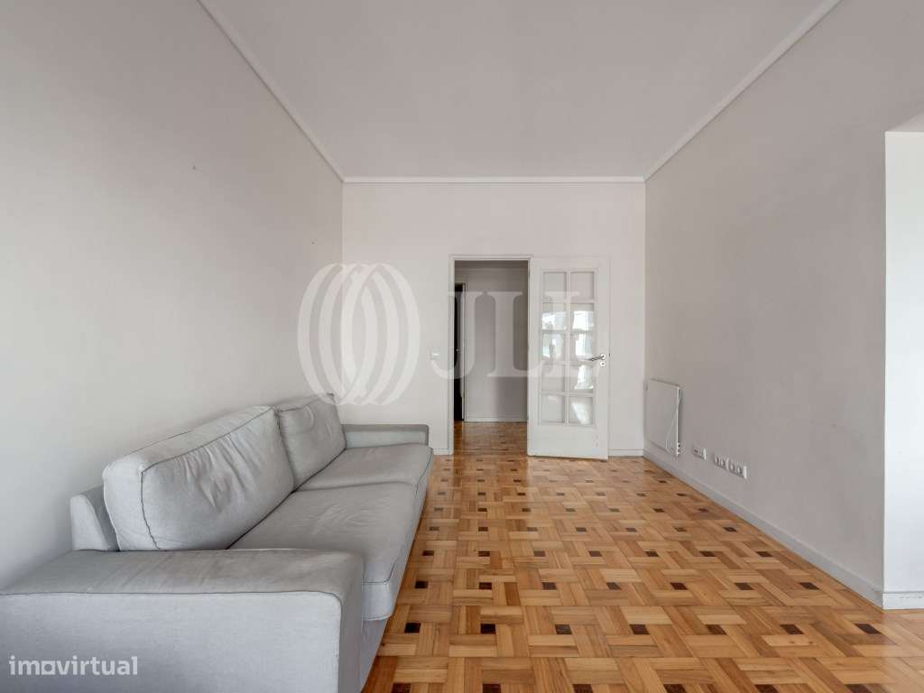 Apartamento T4 na Av. Antunes Guimarães, no Porto - Grande imagem: 5/31