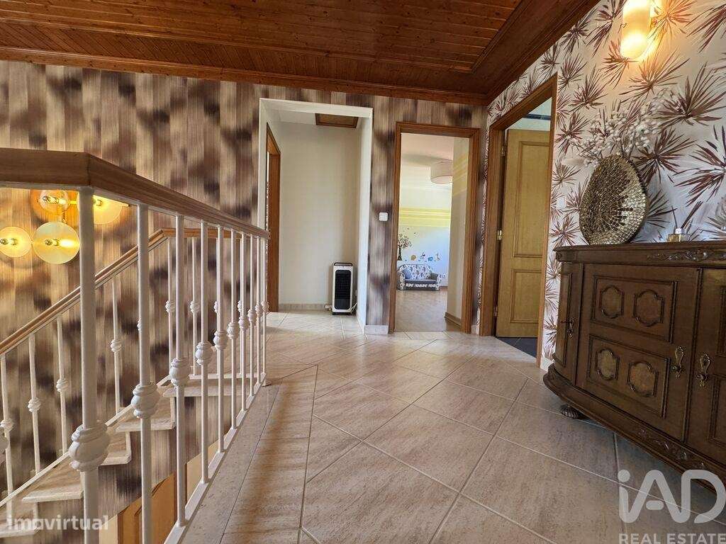 Moradia bi-familiar T5 em Tomar e Santa Maria dos Olivais de 230 m2-30