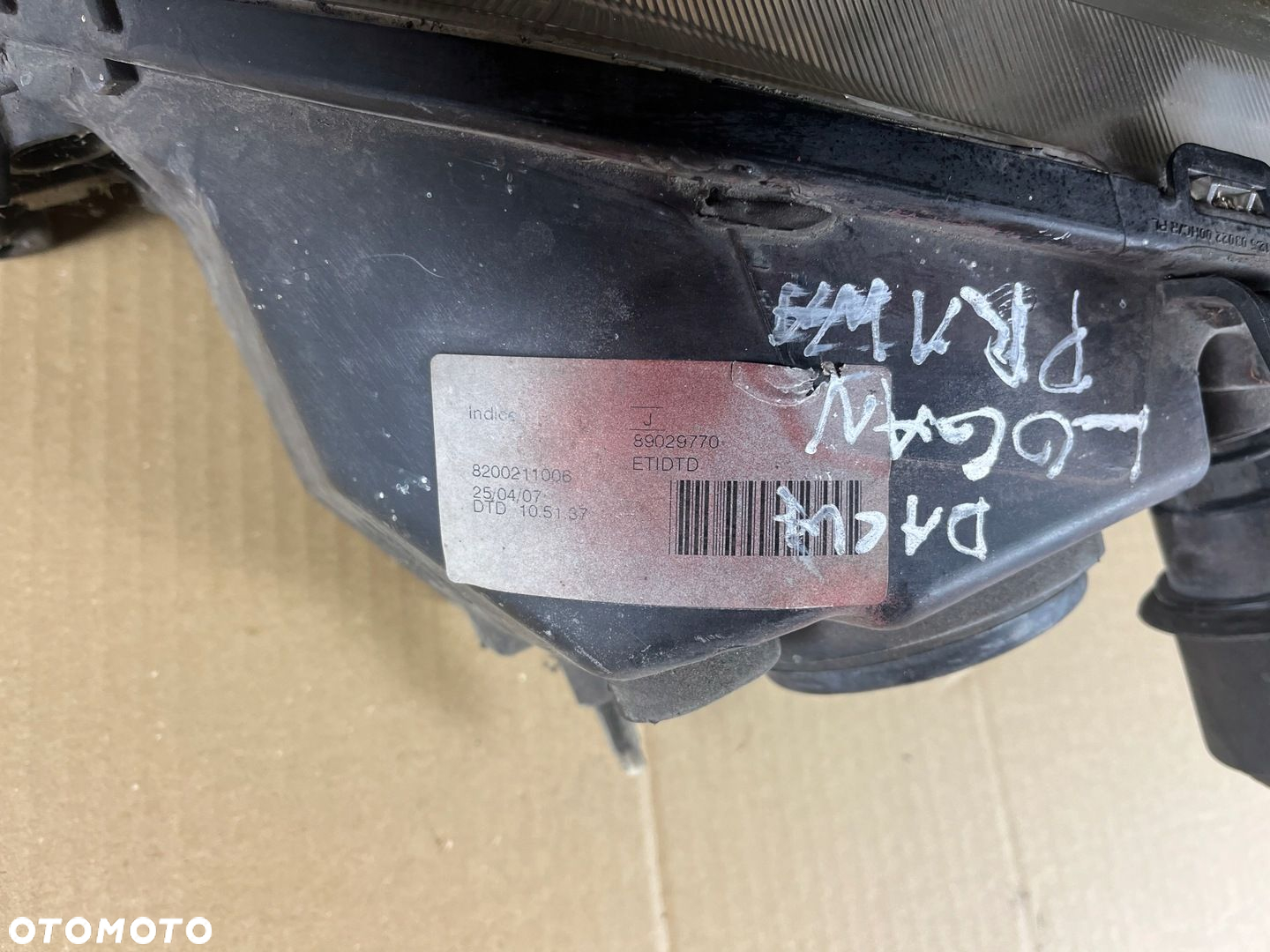 dacia logan lampa prawa przód przednia 8200211006 - 7