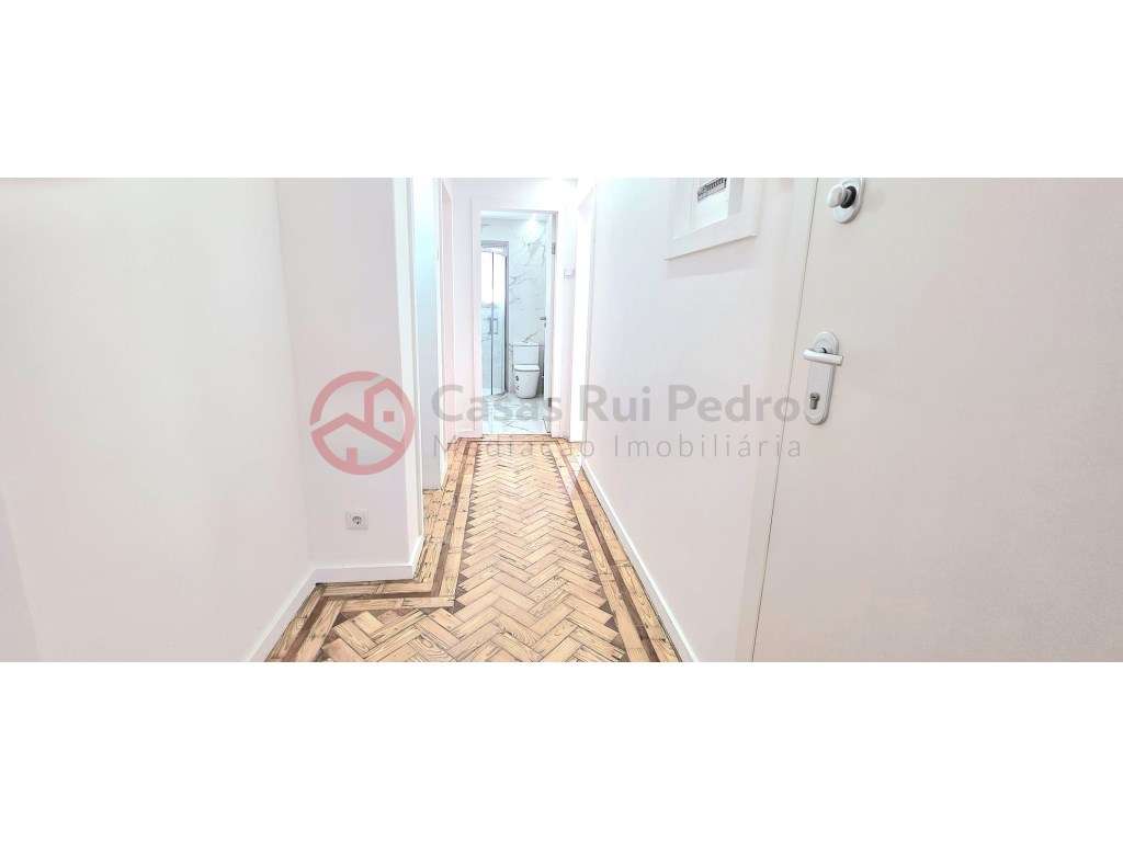 Apartamento T2 remodelado em Foros de Amora-7