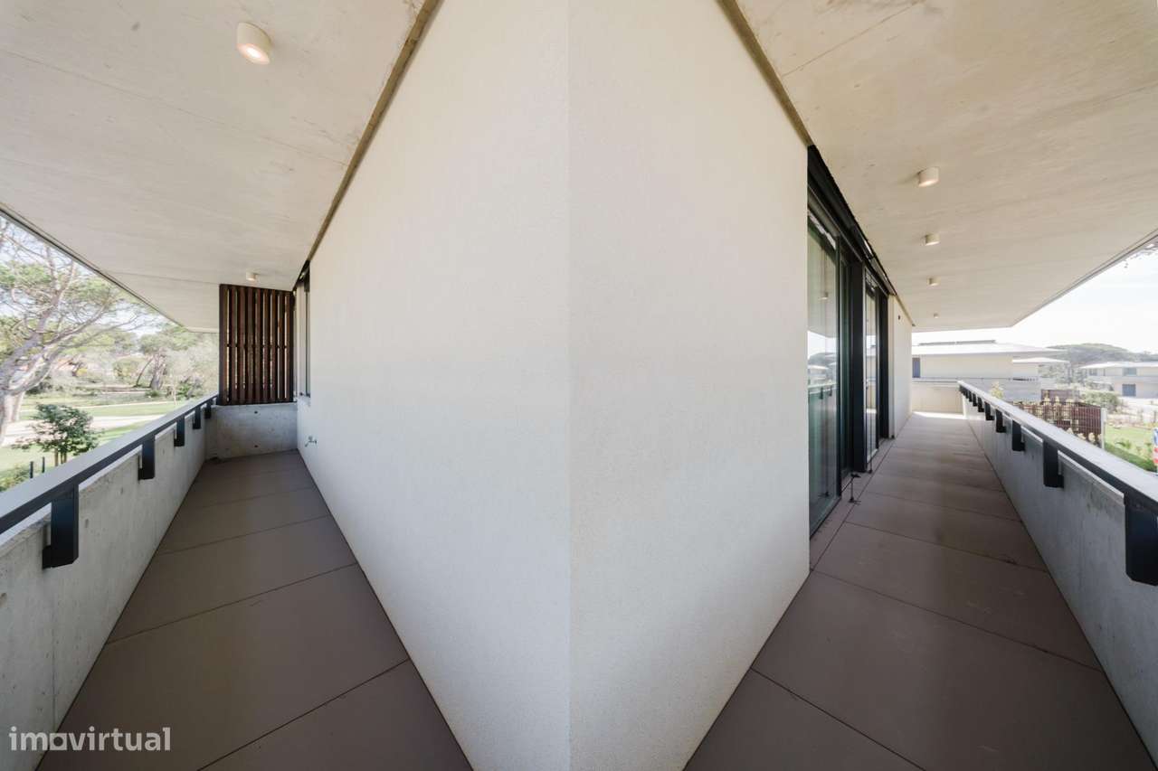 Elegante Moradia T3 no Sandwoods com Piscina Privativa e Jardim-20