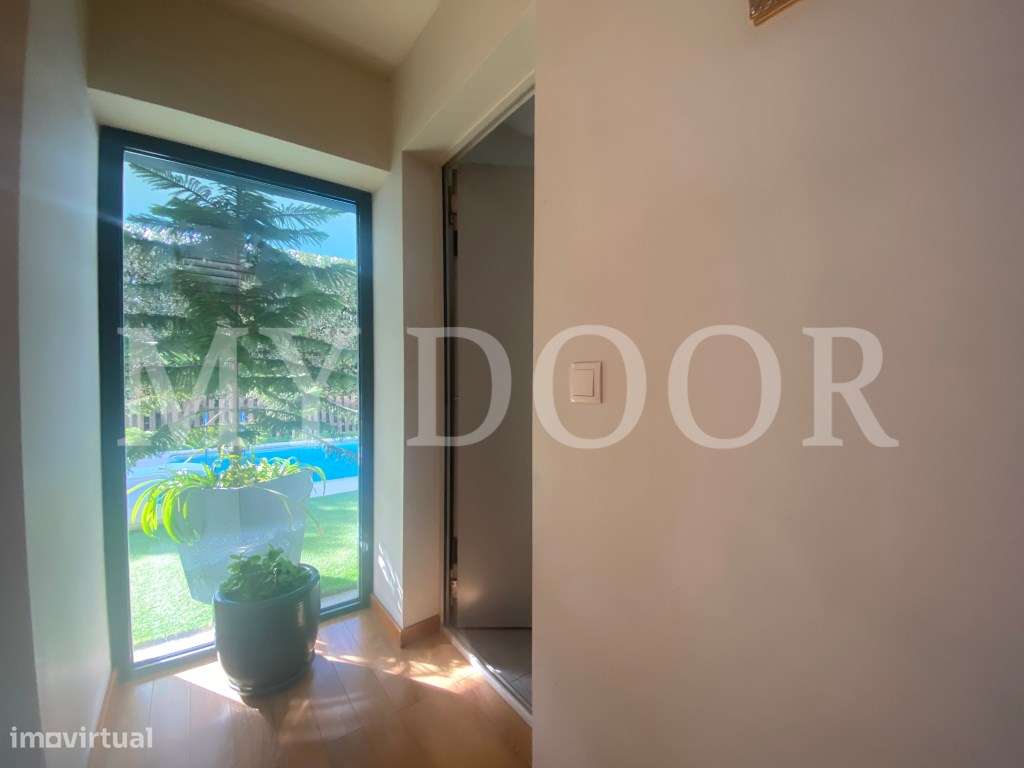 Loures - V4+1 Moradia c/ Piscina Privada - Varanda - Box + 2 parque...-49
