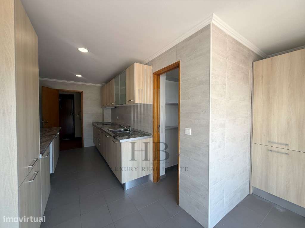 Apartamento T2 no centro da Parede c/ Estacionamento Privativo | Ca... - Grande imagem: 4/46