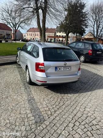 Skoda Octavia 1.6 TDI Ambition DSG - 2