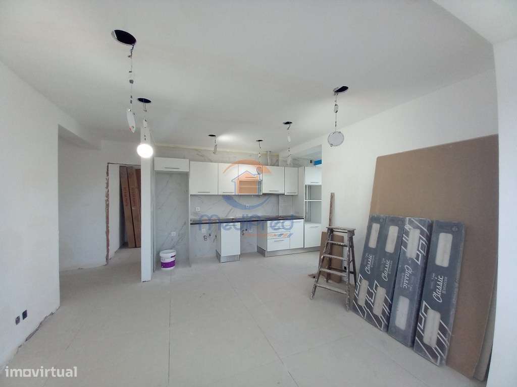 Apartamento T4 remodelado com varanda no Laranjeiro - Grande imagem: 3/36