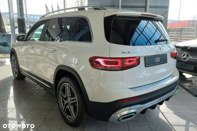 Mercedes-Benz GLB 200 d AMG Line 8G-DCT - 3