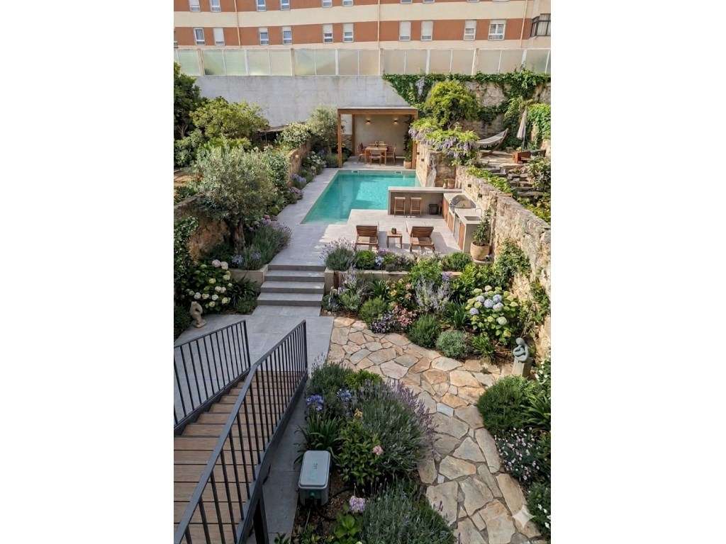 Moradia para remodelar - 3 pisos - jardim- centro do Porto-31