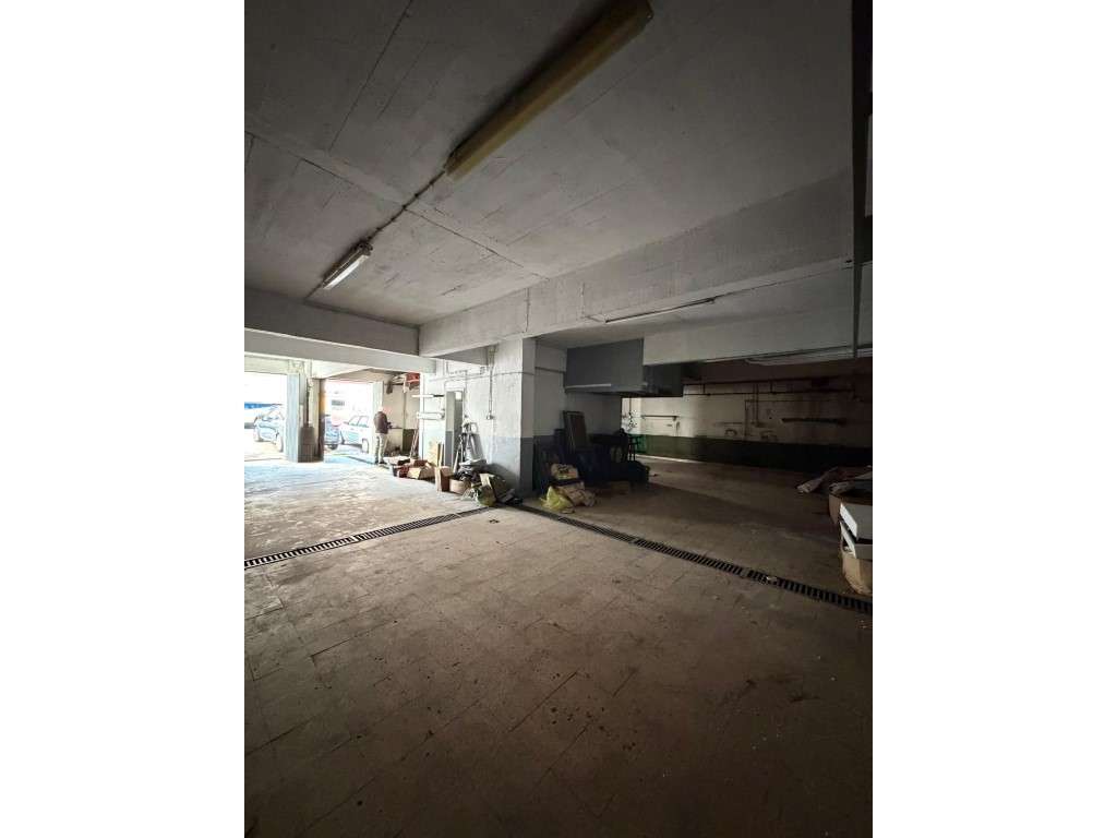 Armazém c/200m2 na Amadora-5