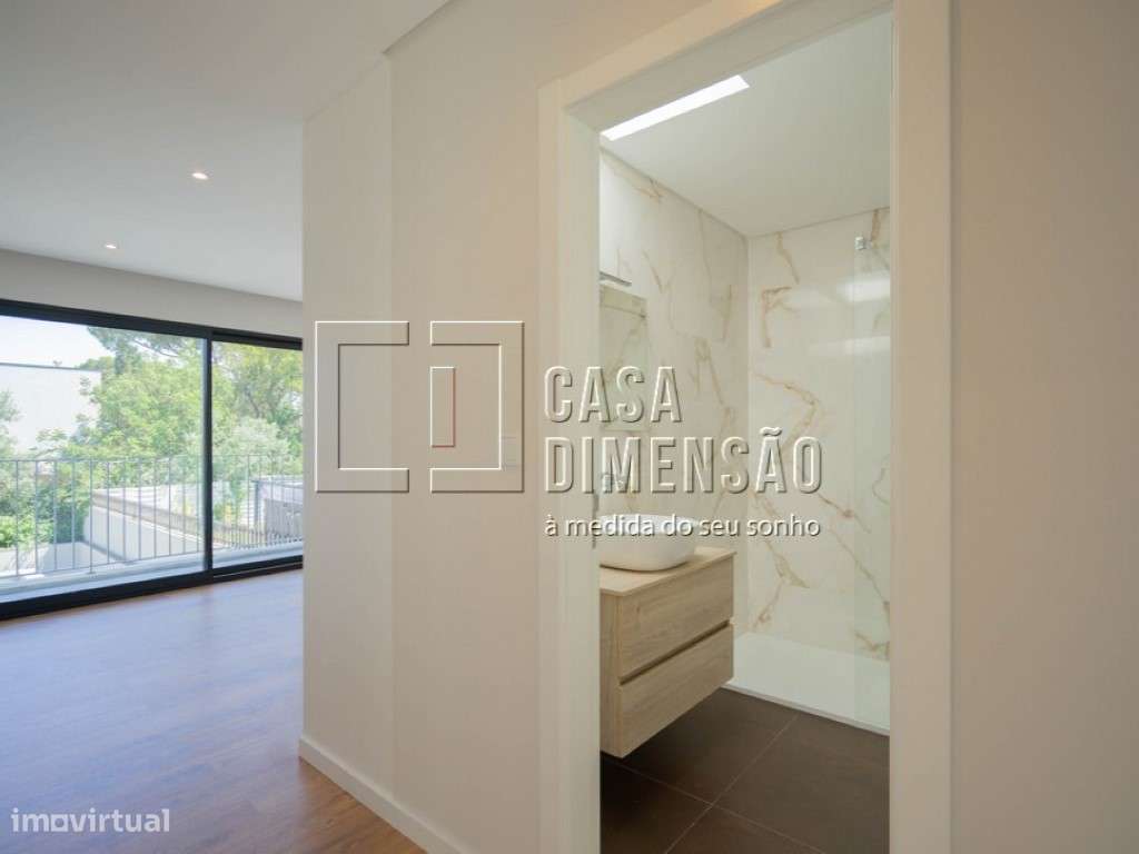 Moradia de Arquitectura Moderna de tipologia T3+1 em Oeiras com Pis...-57