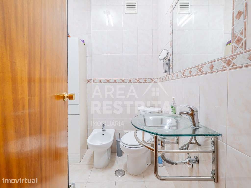 Excelente Apartamento T2 nas Paivas - Ótimo Potencial e Localização...-24