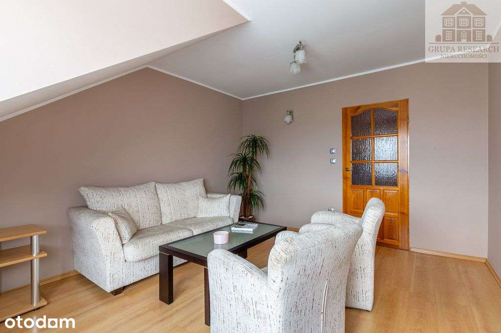 Dom z dwoma mieszkaniami i dużą działką-3