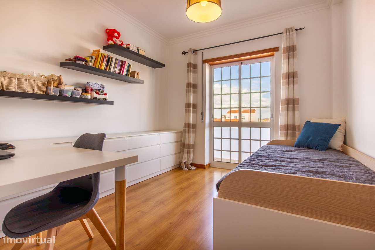 Quinta do Conde - Apartamento de 3 assoalhadas-varanda e arrecadação.-13