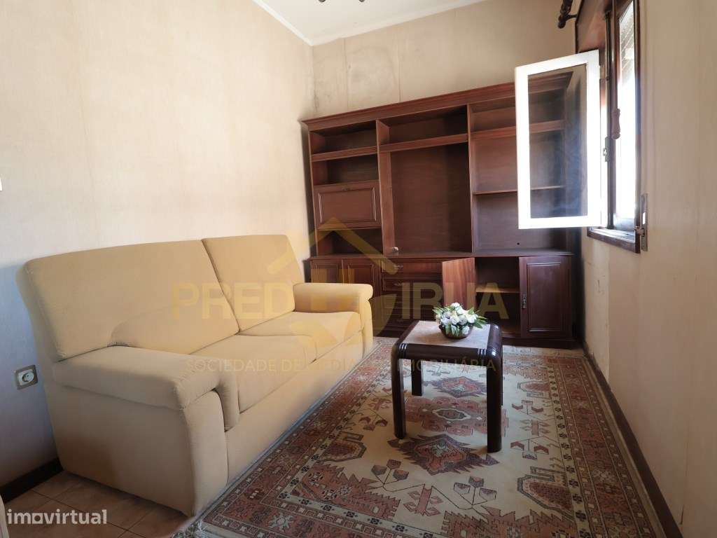 EXCELENTE MORADIA TERREA COM TERRENO E ANEXOS ARCOZELO-24