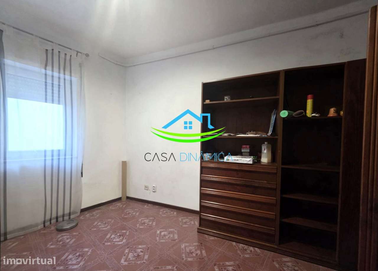 Moradia T4 com terraços, anexo e garagem em Tavarede - Grande imagem: 5/58