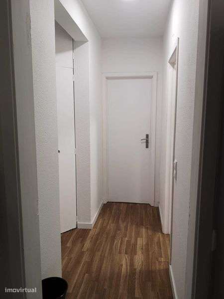 Vende-se T1 renovado em Mem Martins - Grande imagem: 4/12