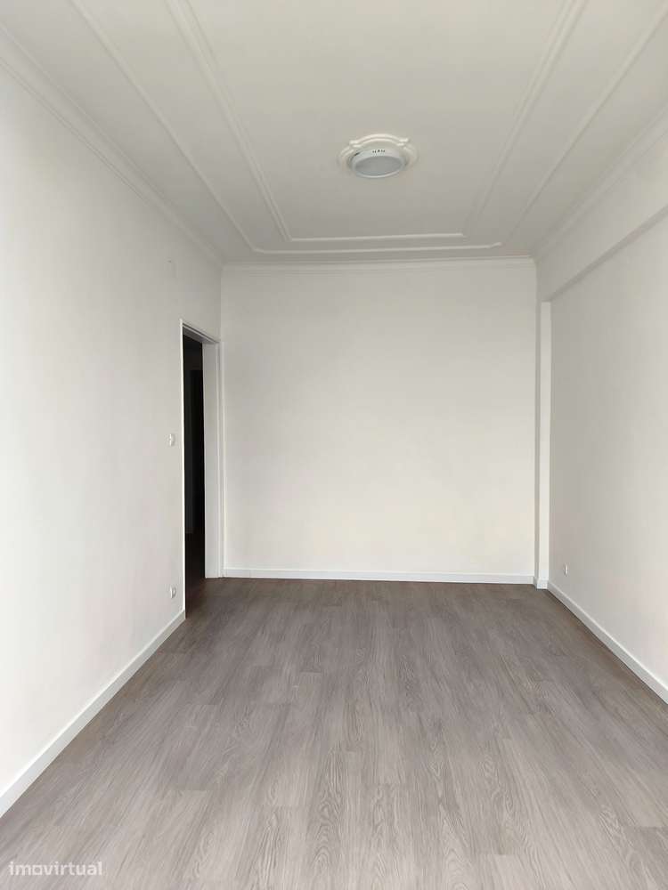 T2 Centro Queijas, Totalmente Remodelado, Junto aos CTT e P. Doce-12